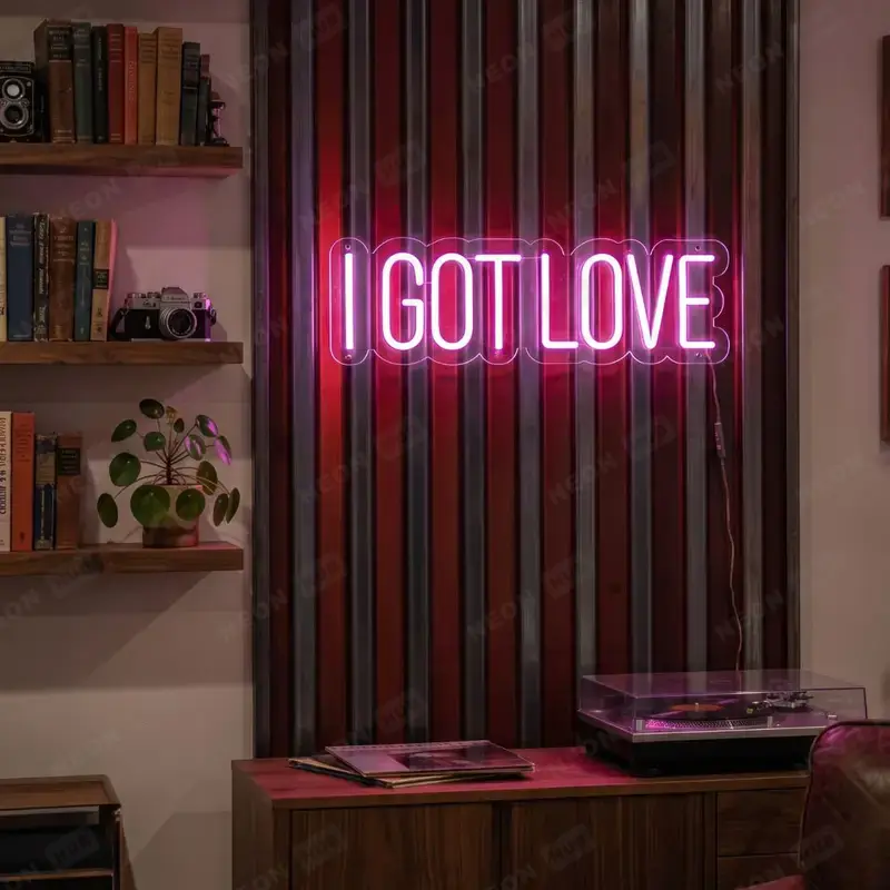 Неоновая вывеска I Got Love — вид 2