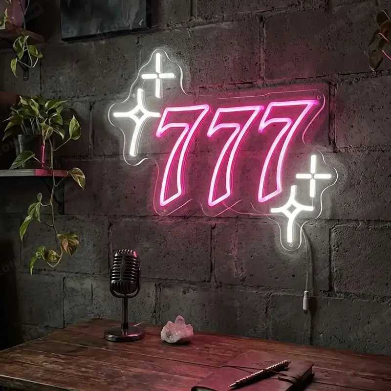 Неоновая вывеска 777 — вид 2